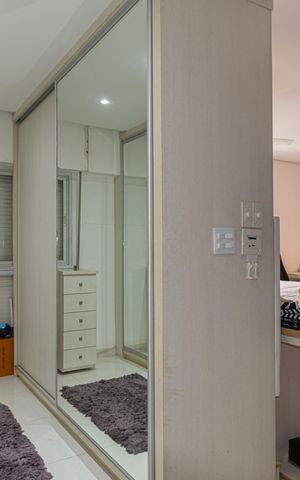Apartamento à venda com 150m², 2 quartos e 2 vagas Apartamento à venda com 150m², 2 quartos e 2 vagasCloset da Suíte 1