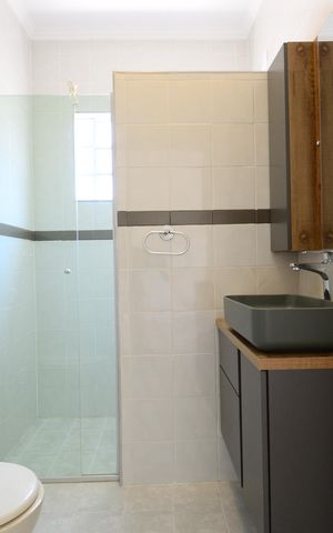 Casa à venda com 300m², 3 quartos e 3 vagasBanheiro Suíte 1