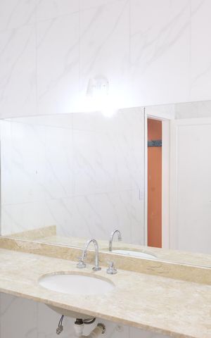 Casa à venda com 300m², 3 quartos e 3 vagasBanheiro Suíte 2