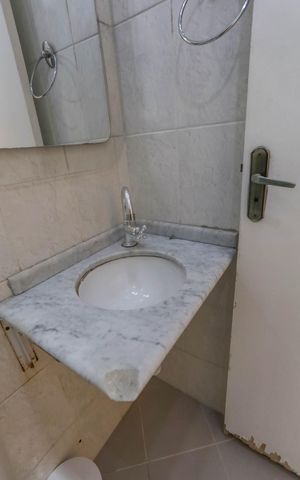 Casa de condomínio à venda com 208m², 3 quartos e 2 vagas Casa de condomínio à venda com 208m², 3 quartos e 2 vagasBanheiro social