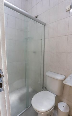 Casa de condomínio à venda com 208m², 3 quartos e 2 vagas Casa de condomínio à venda com 208m², 3 quartos e 2 vagasBanheiro social