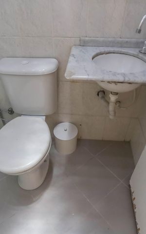Casa de condomínio à venda com 208m², 3 quartos e 2 vagas Casa de condomínio à venda com 208m², 3 quartos e 2 vagasBanheiro social