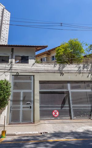 Casa de condomínio à venda com 208m², 3 quartos e 2 vagas Casa de condomínio à venda com 208m², 3 quartos e 2 vagasFachada