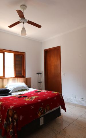 Casa à venda com 200m², 4 quartos e 4 vagasSuíte