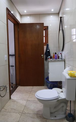 Casa à venda com 200m², 4 quartos e 4 vagasBanheiro da Suíte