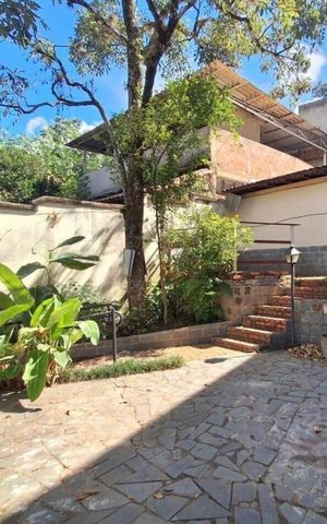 Casa à venda com 345m², 4 quartos e 2 vagas