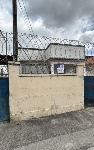 Casa à venda com 600m², 4 quartos e 3 vagasFachada + plaquinha