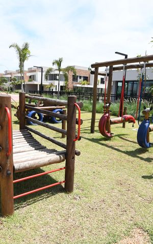 Casa de condomínio à venda com 225m², 3 quartos e 2 vagasÁrea comum - Playground