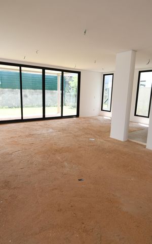 Casa de condomínio à venda com 225m², 3 quartos e 2 vagasSala 1