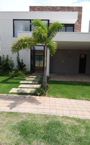 Casa de condomínio à venda com 225m², 3 quartos e 2 vagasFachada