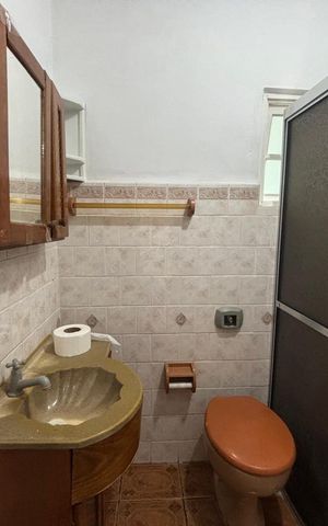 Casa para alugar com 360m², 4 quartos e 2 vagas Casa para alugar com 360m², 4 quartos e 2 vagasBanheiro social