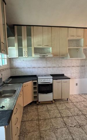Casa para alugar com 360m², 4 quartos e 2 vagas Casa para alugar com 360m², 4 quartos e 2 vagasCozinha