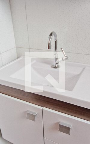 Apartamento para alugar com 65m², 2 quartos e sem vagaBanheiro