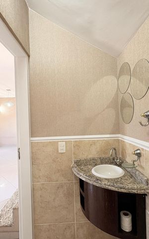Casa à venda com 310m², 4 quartos e 3 vagasLavabo
