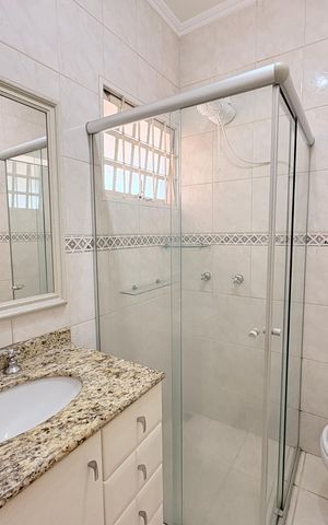 Casa à venda com 310m², 4 quartos e 3 vagasBanheiro Social
