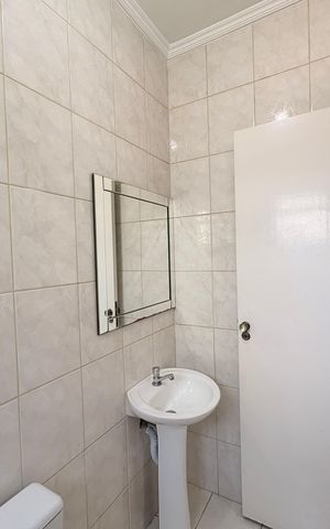 Casa à venda com 310m², 4 quartos e 3 vagasBanheiro da Suíte 4 (serviço)