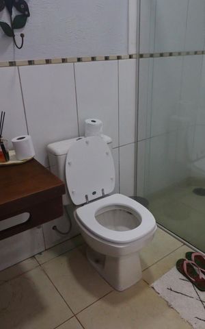 Casa para alugar com 490m², 4 quartos e 4 vagas Casa para alugar com 490m², 4 quartos e 4 vagasBanheiro da Suíte 2