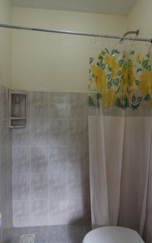 Casa de condomínio à venda com 350m², 4 quartos e 4 vagasBanheiro de Serviço
