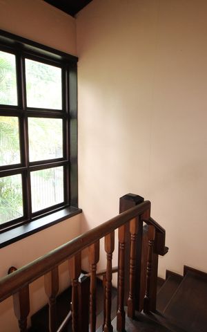 Casa de condomínio à venda com 350m², 4 quartos e 4 vagasEscada