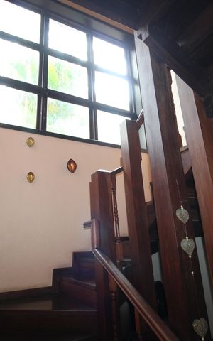 Casa de condomínio à venda com 350m², 4 quartos e 4 vagasEscada