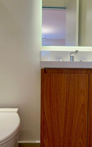 Apartamento à venda com 212m², 3 quartos e 1 vaga Apartamento à venda com 212m², 3 quartos e 1 vagaBanheiro da Suíte 1
