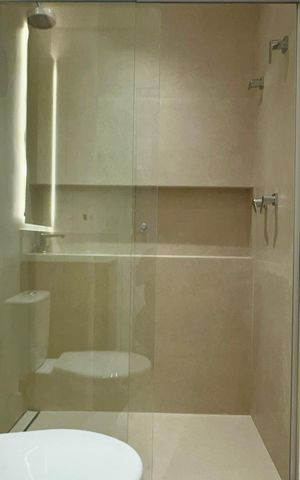 Apartamento à venda com 212m², 3 quartos e 1 vaga Apartamento à venda com 212m², 3 quartos e 1 vagaBanheiro da Suíte 2