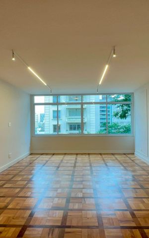 Apartamento à venda com 212m², 3 quartos e 1 vaga Apartamento à venda com 212m², 3 quartos e 1 vagaSala