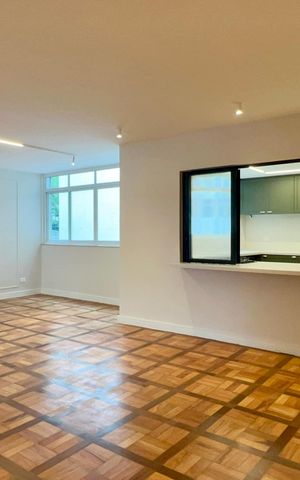 Apartamento à venda com 212m², 3 quartos e 1 vaga Apartamento à venda com 212m², 3 quartos e 1 vagaSala