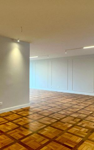 Apartamento à venda com 212m², 3 quartos e 1 vaga Apartamento à venda com 212m², 3 quartos e 1 vagaSala