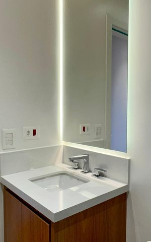 Apartamento à venda com 212m², 3 quartos e 1 vaga Apartamento à venda com 212m², 3 quartos e 1 vagaBanheiro da Suíte 2