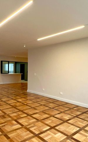 Apartamento à venda com 212m², 3 quartos e 1 vaga Apartamento à venda com 212m², 3 quartos e 1 vagaSala
