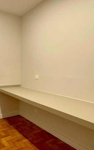 Apartamento à venda com 212m², 3 quartos e 1 vaga Apartamento à venda com 212m², 3 quartos e 1 vagaEscritório