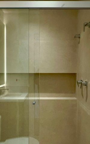 Apartamento à venda com 212m², 3 quartos e 1 vaga Apartamento à venda com 212m², 3 quartos e 1 vagaBanheiro da Suíte 2
