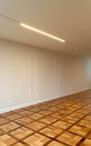 Apartamento à venda com 212m², 3 quartos e 1 vaga Apartamento à venda com 212m², 3 quartos e 1 vagaSala