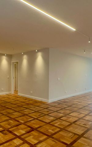 Apartamento à venda com 212m², 3 quartos e 1 vaga Apartamento à venda com 212m², 3 quartos e 1 vagaSala