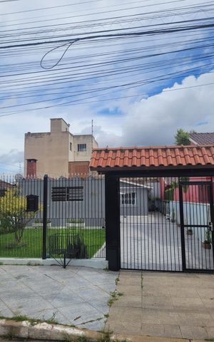 Casa à venda com 75m², 3 quartos e 3 vagas Casa à venda com 75m², 3 quartos e 3 vagasFachada