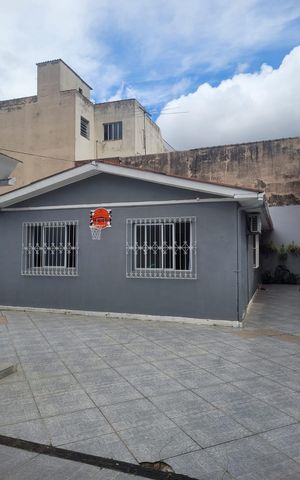 Casa à venda com 75m², 3 quartos e 3 vagas Casa à venda com 75m², 3 quartos e 3 vagasÁrea externa