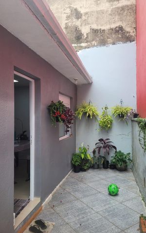 Casa à venda com 75m², 3 quartos e 3 vagas Casa à venda com 75m², 3 quartos e 3 vagasÁrea externa