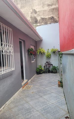 Casa à venda com 75m², 3 quartos e 3 vagas Casa à venda com 75m², 3 quartos e 3 vagasFachada