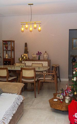Casa à venda com 400m², 2 quartos e 3 vagas Casa à venda com 400m², 2 quartos e 3 vagasSala