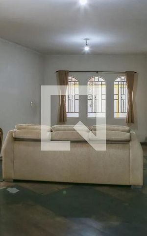 Casa à venda com 180m², 3 quartos e 3 vagas Casa à venda com 180m², 3 quartos e 3 vagasSala