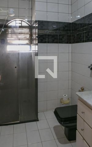 Casa à venda com 180m², 3 quartos e 3 vagas Casa à venda com 180m², 3 quartos e 3 vagasBanheiro 2