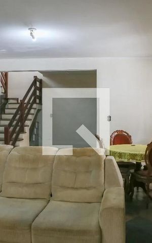 Casa à venda com 180m², 3 quartos e 3 vagas Casa à venda com 180m², 3 quartos e 3 vagasSala