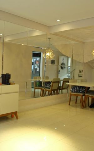 Casa de condomínio para alugar com 250m², 4 quartos e 4 vagasSala