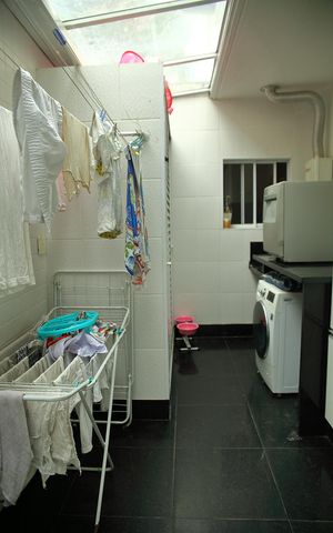 Casa de condomínio para alugar com 250m², 4 quartos e 4 vagasÁrea de Serviço