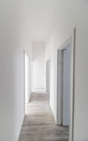 Casa de condomínio à venda com 370m², 4 quartos e 6 vagas Casa de condomínio à venda com 370m², 4 quartos e 6 vagasCorredor