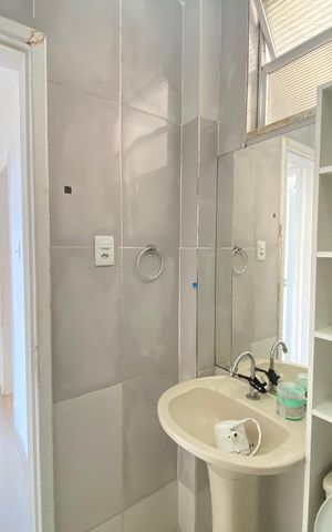 Apartamento à venda com 55m², 2 quartos e sem vaga Apartamento à venda com 55m², 2 quartos e sem vagaBanheiro