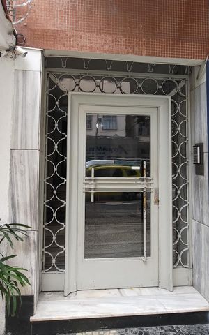 Apartamento à venda com 193m², 4 quartos e 1 vaga Apartamento à venda com 193m², 4 quartos e 1 vagaFachada e portaria