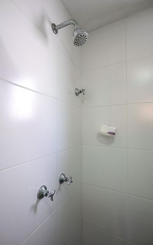 Apartamento à venda com 75m², 2 quartos e 2 vagasChuveiro do Banheiro