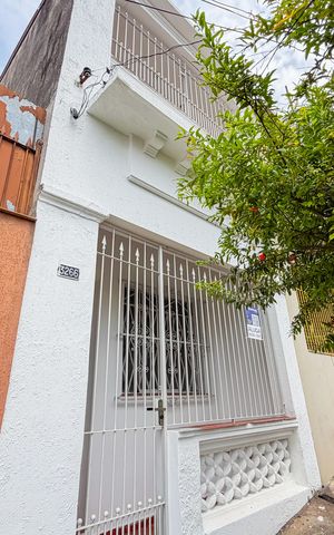 Casa à venda com 90m², 2 quartos e sem vaga Casa à venda com 90m², 2 quartos e sem vagaFachada